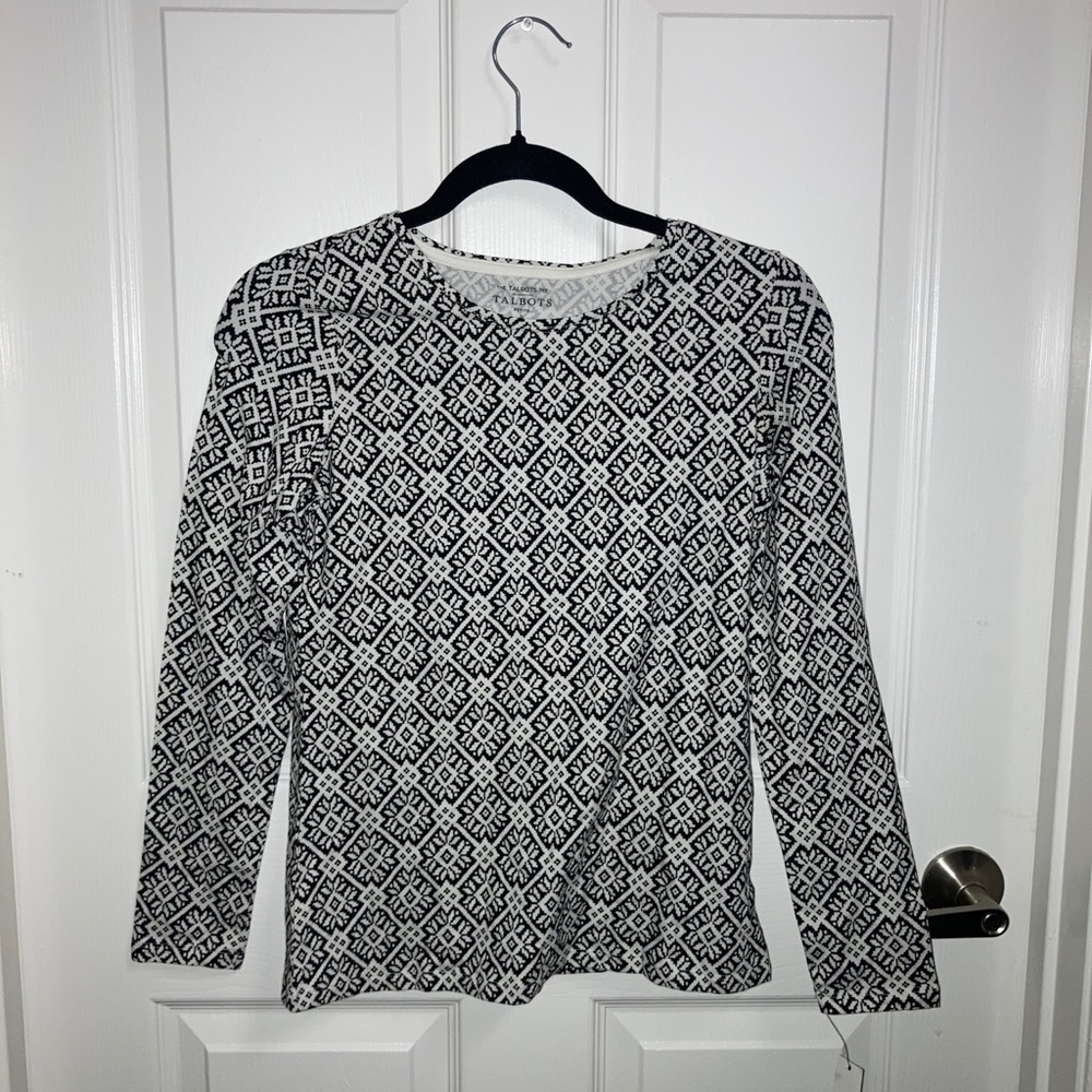 Black and white patterned shirt